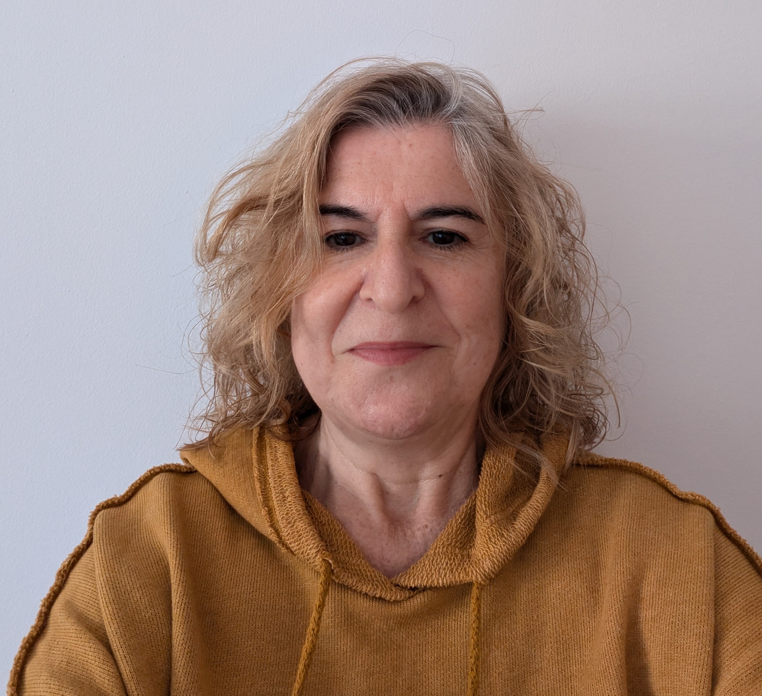 Retrato de la artista Loli Pozos